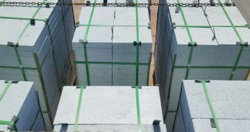 南宁 芝麻白花岗岩5公分地铺石 花岗岩厂家工厂装车日常