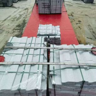 南宁 芝麻白仿形加直形路沿石出货日常