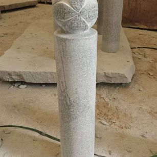 南宁 芝麻白花岗岩石材挡车石柱、停车柱、圆柱挡车柱、方柱挡车柱等