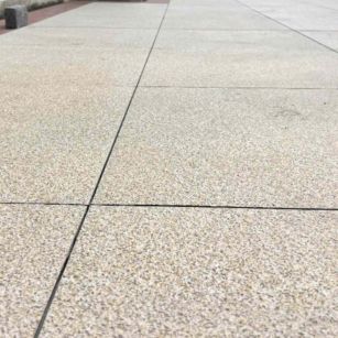 南宁 黄金麻花岗岩石板材荔枝面地面铺装效果