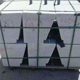 南宁 芝麻白异形坐凳，石凳