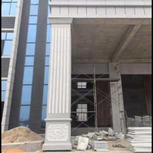 南宁 芝麻白光面花岗岩门楼大柱（罗马柱）配雕花底座