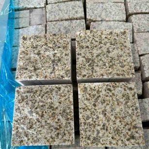 南宁 黄金麻花岗岩自然面小方块，弹石，马蹄石等