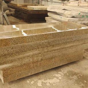 南宁 黄金麻栏杆料半成品加工中