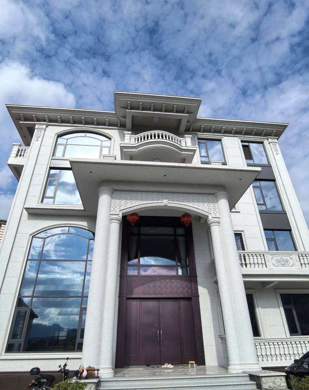 南宁白麻别墅外墙干挂石材效果示例