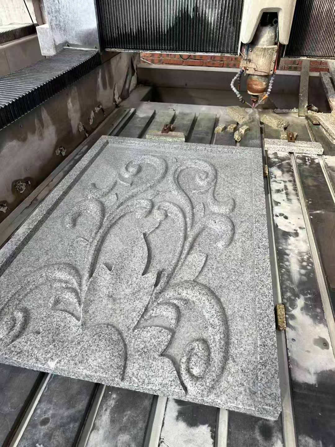 南宁 白麻别墅干挂雕花板