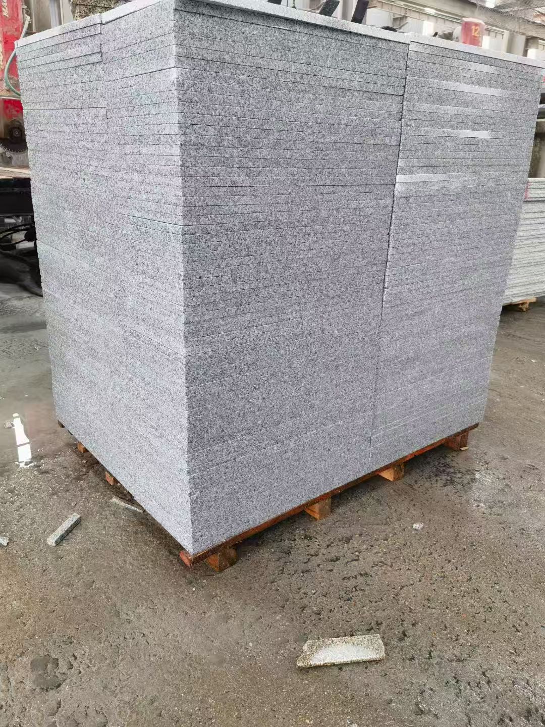 南宁 芝麻白火烧面1.8厚300*600地铺石，尺寸标准，厚薄均匀