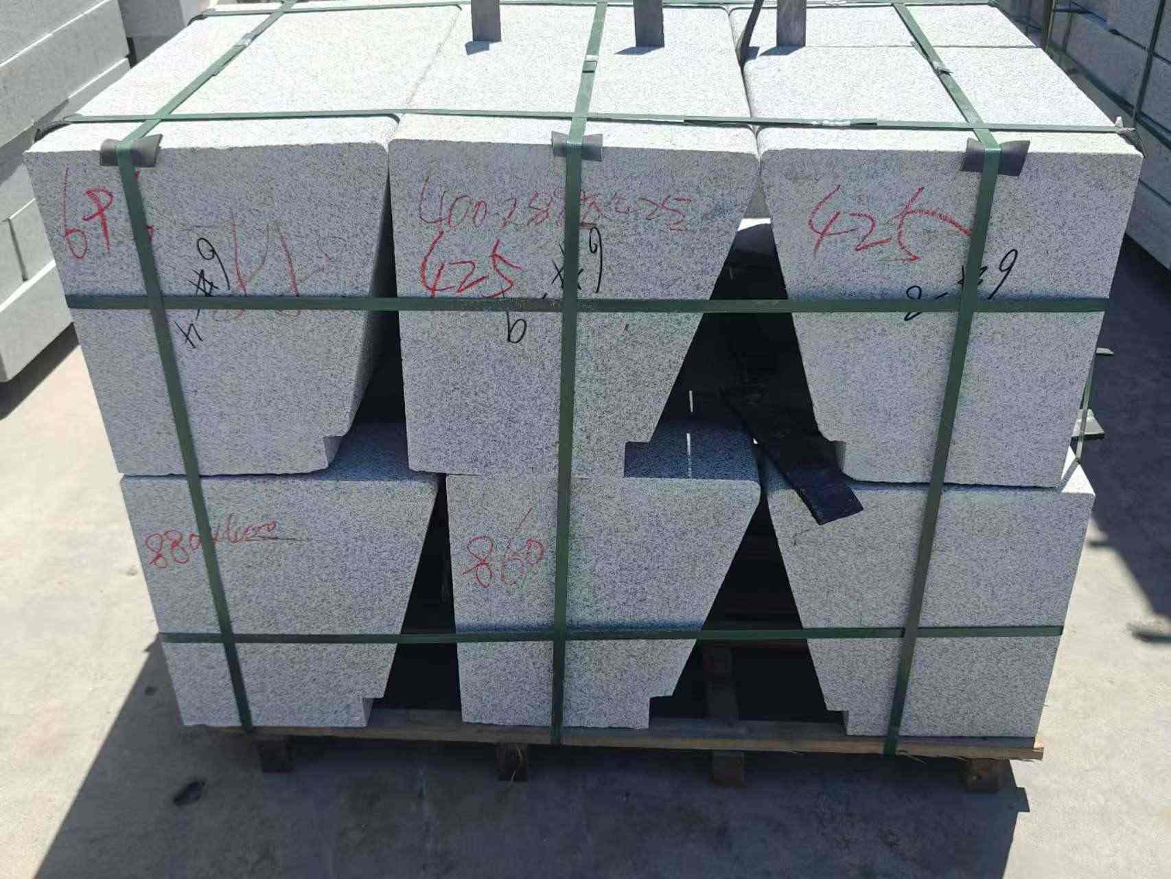 南宁 芝麻白异形坐凳，石凳