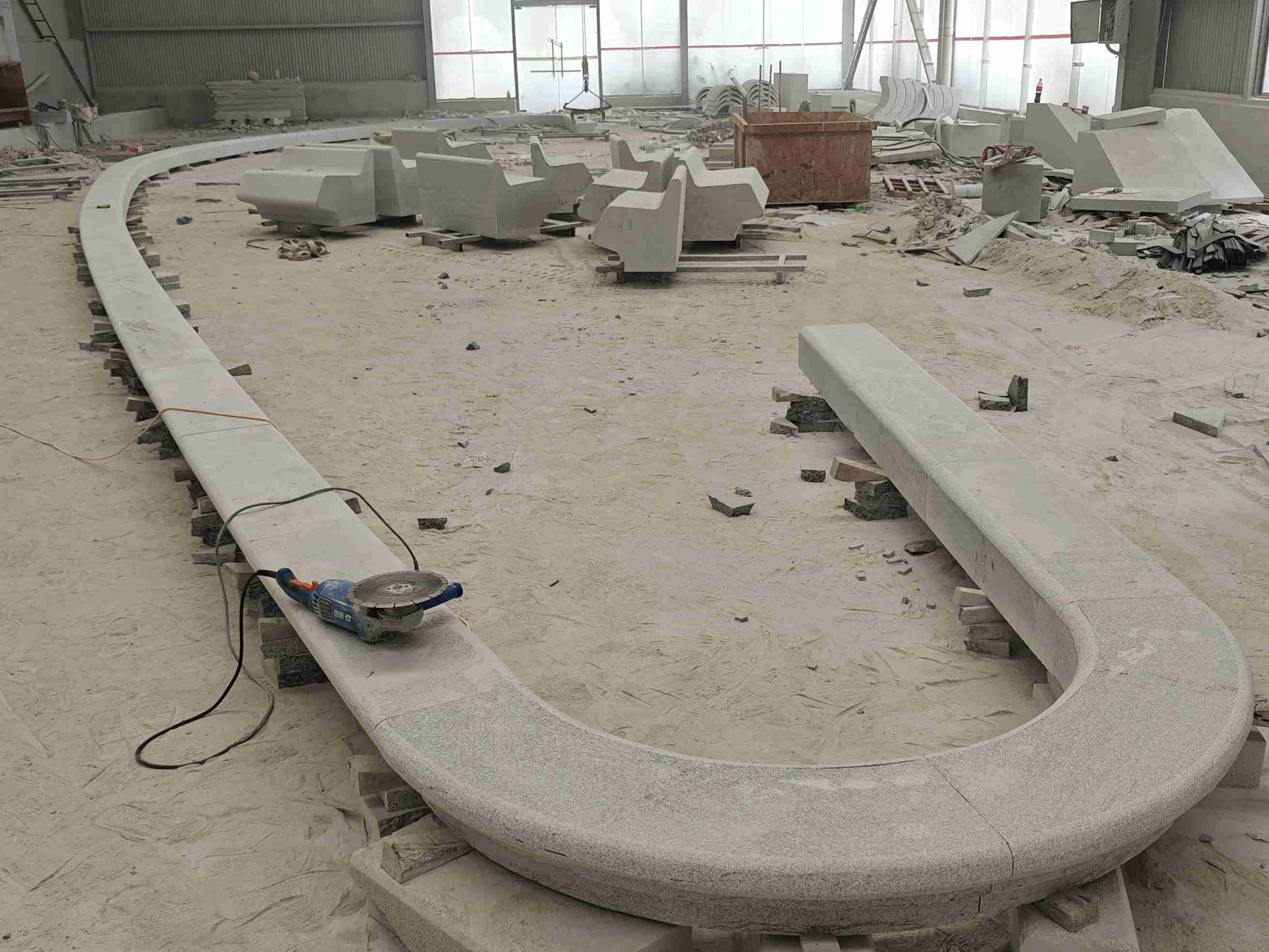 南宁 芝麻白花岗岩弧形花坛石，坐凳石