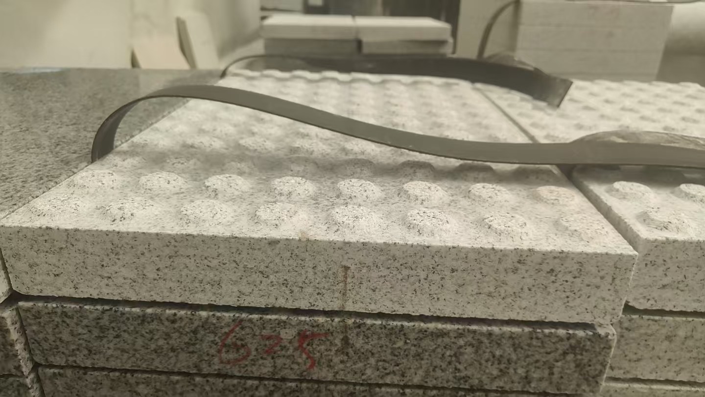 南宁 芝麻白花岗岩6.0公分荔枝面五轴加工雕刻盲点