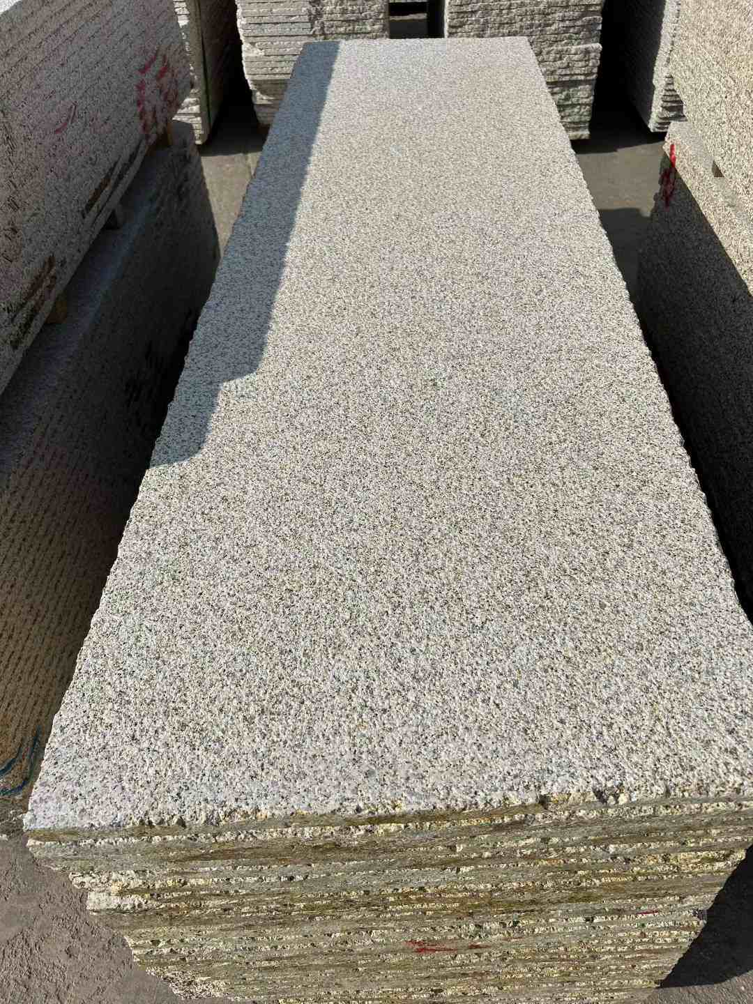 南宁 黄金麻花岗岩荔枝面毛板，半成品