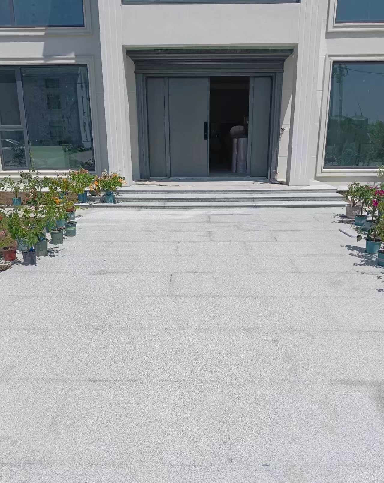 南宁 芝麻白花岗岩地铺石地面铺装