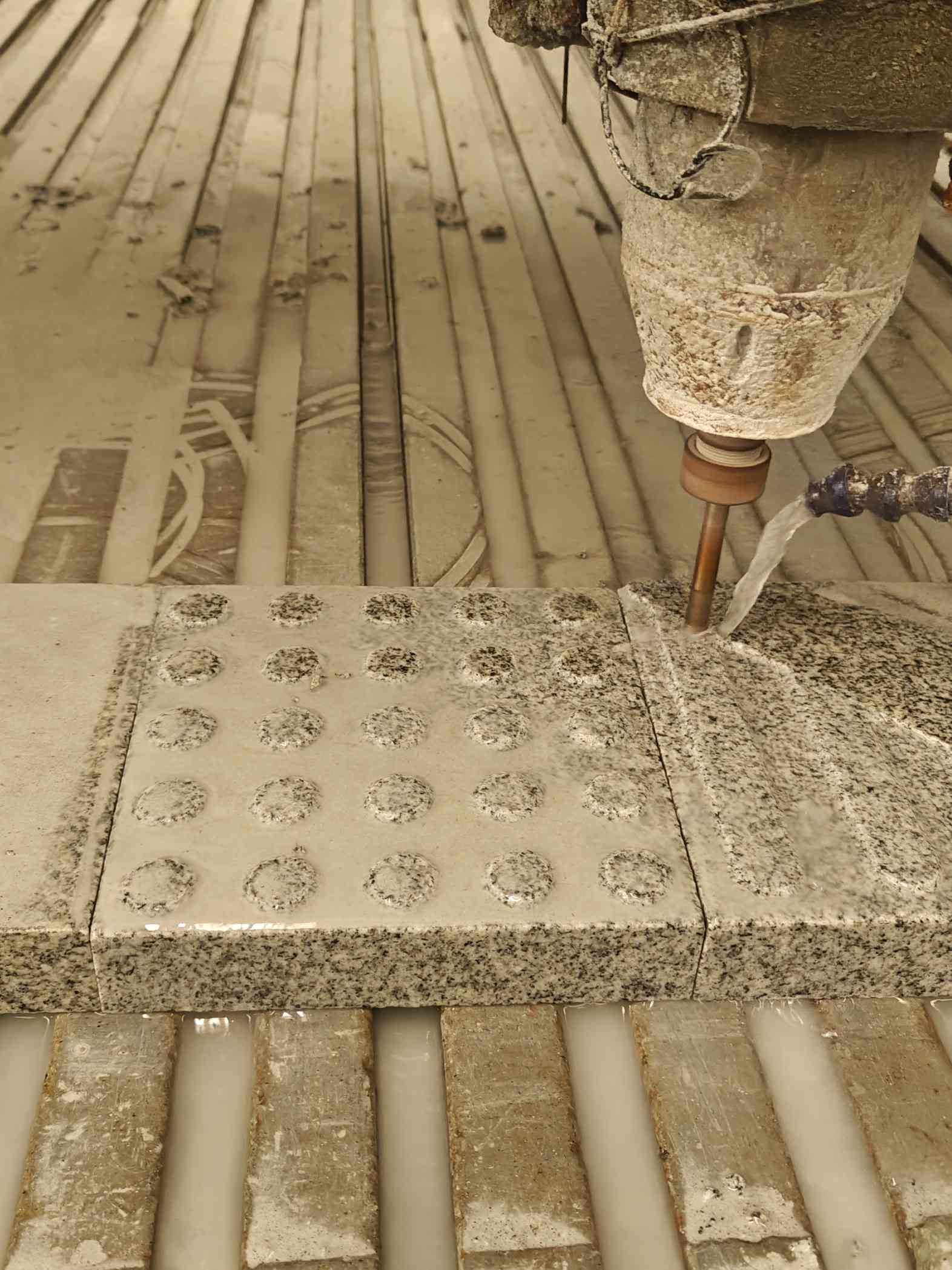 南宁 芝麻白花岗岩石材盲人石、盲道石、盲点石