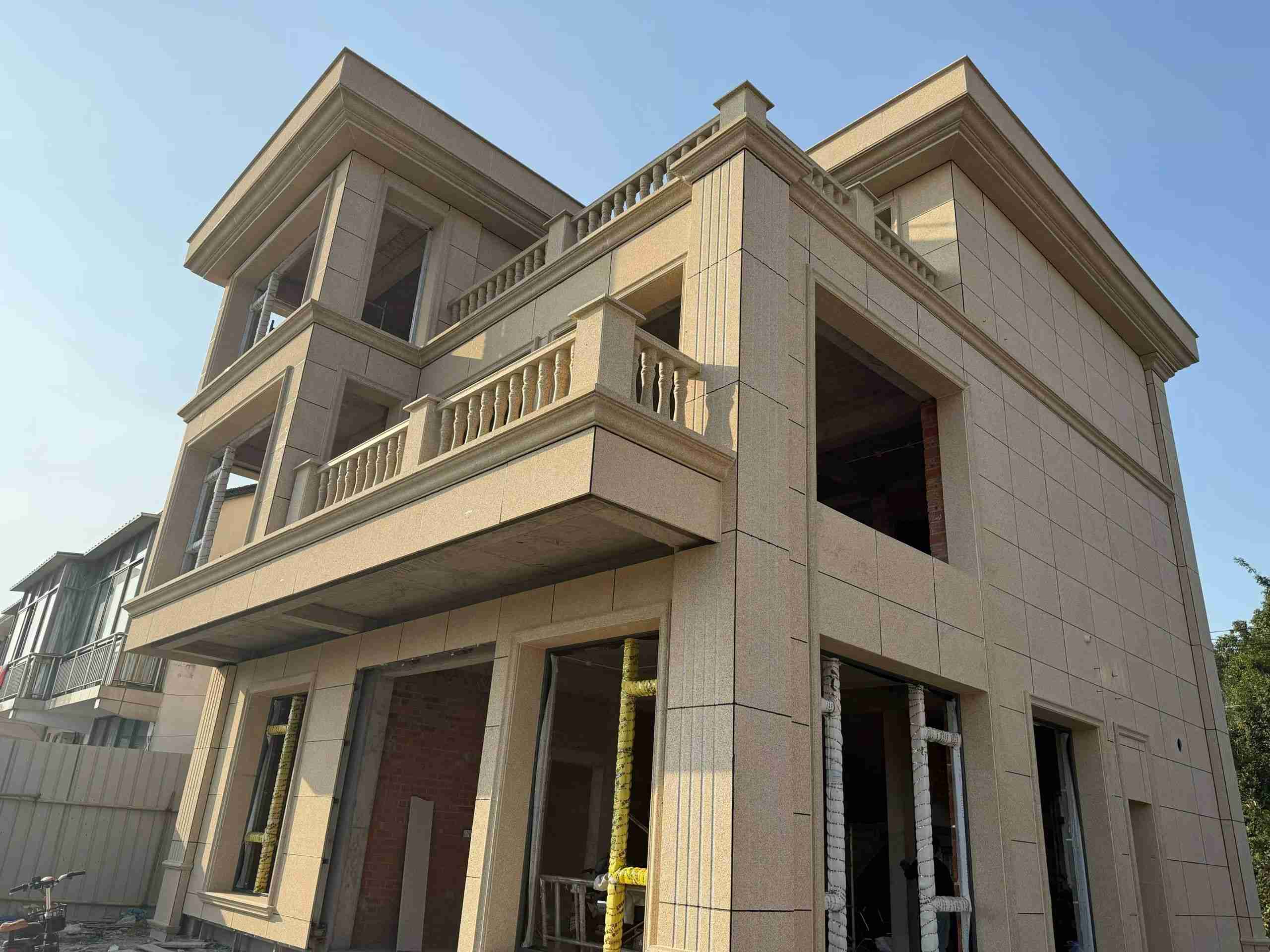 南宁 黄金麻花岗岩石材荔枝面外墙干挂效果展示