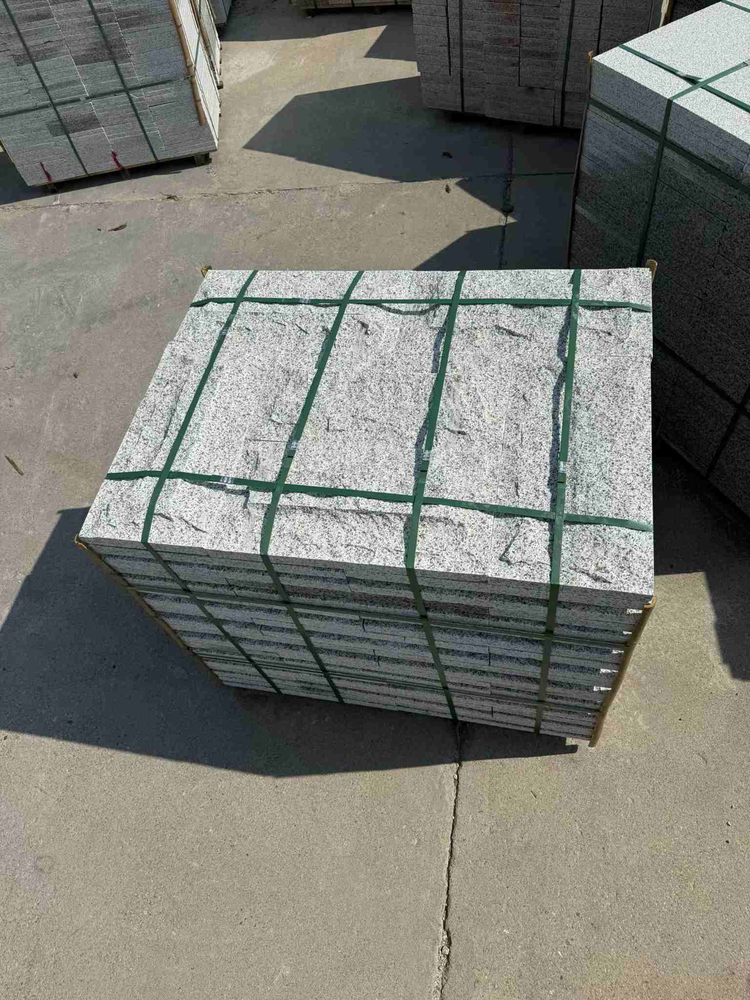 南宁 白麻花岗岩石材自然面蘑菇石成品