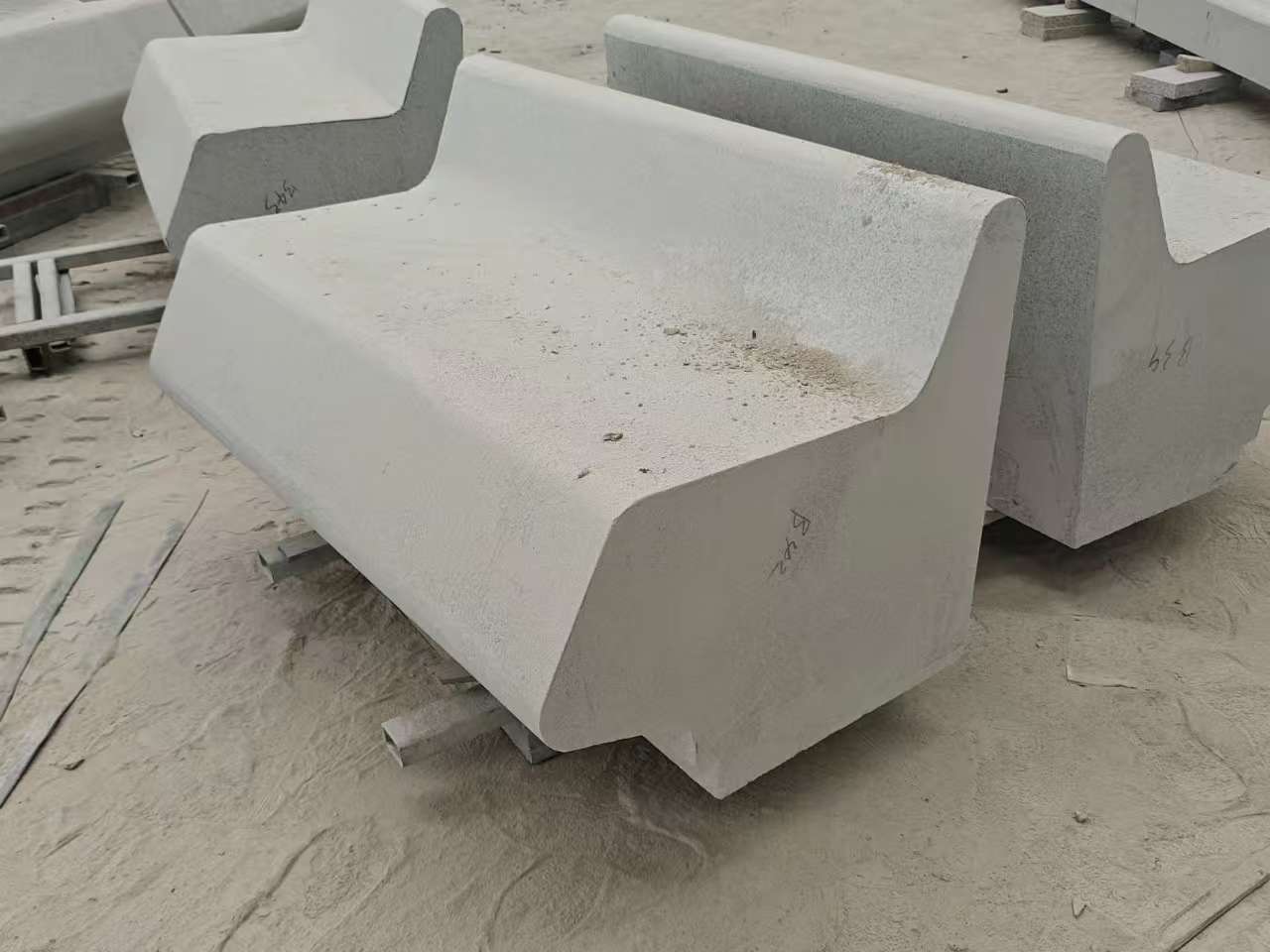 南宁 芝麻白花岗岩异形坐凳，石凳