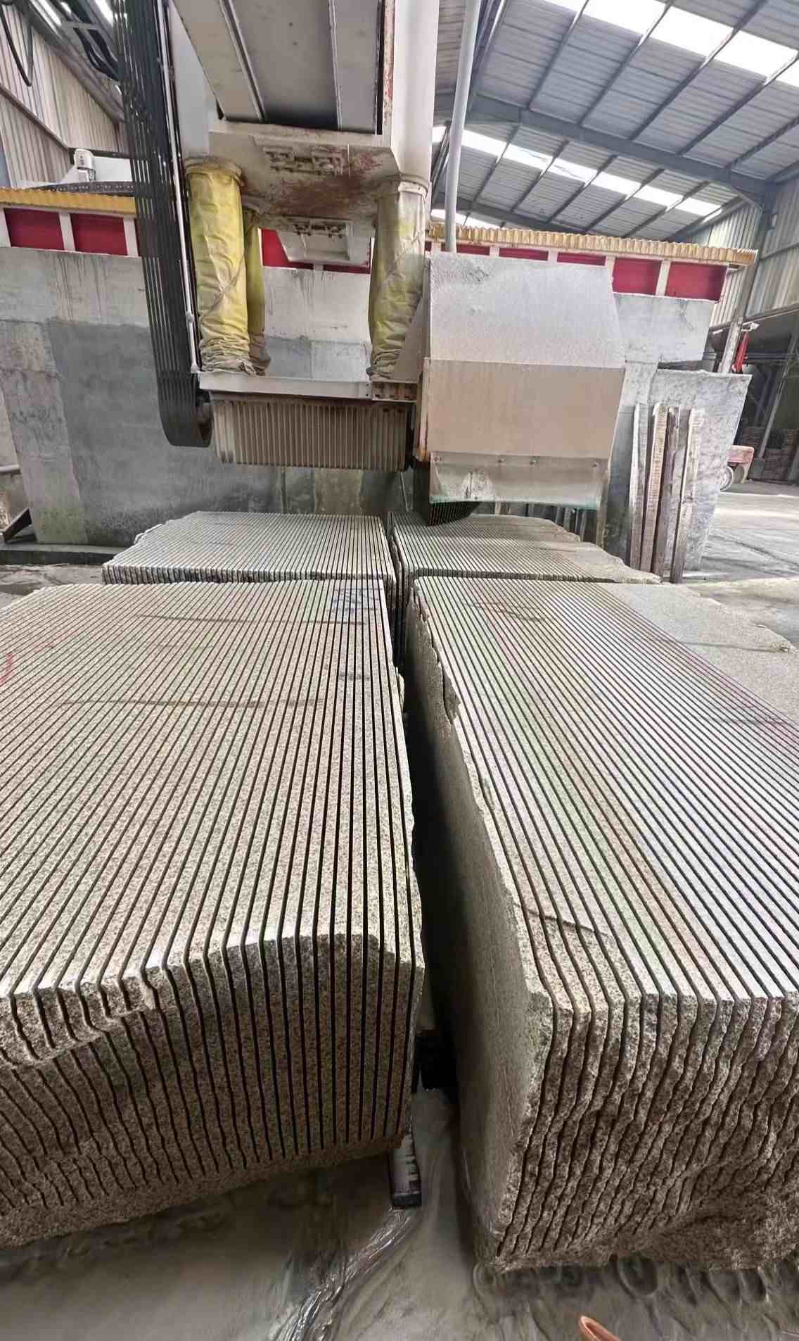 南宁 车间生产日常，黄金麻白麻花岗岩