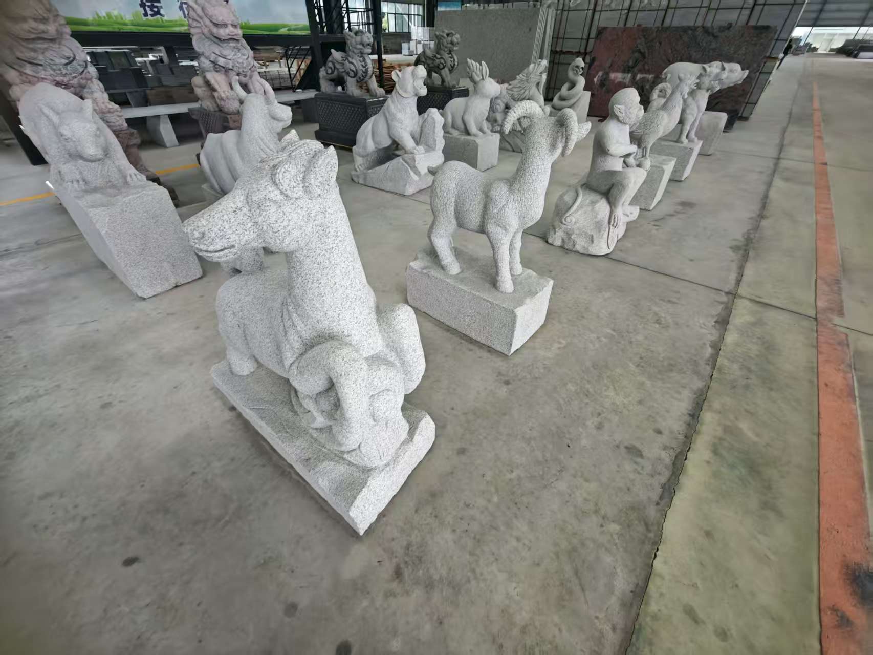 南宁 芝麻白花岗岩造型立体雕刻——十二生肖