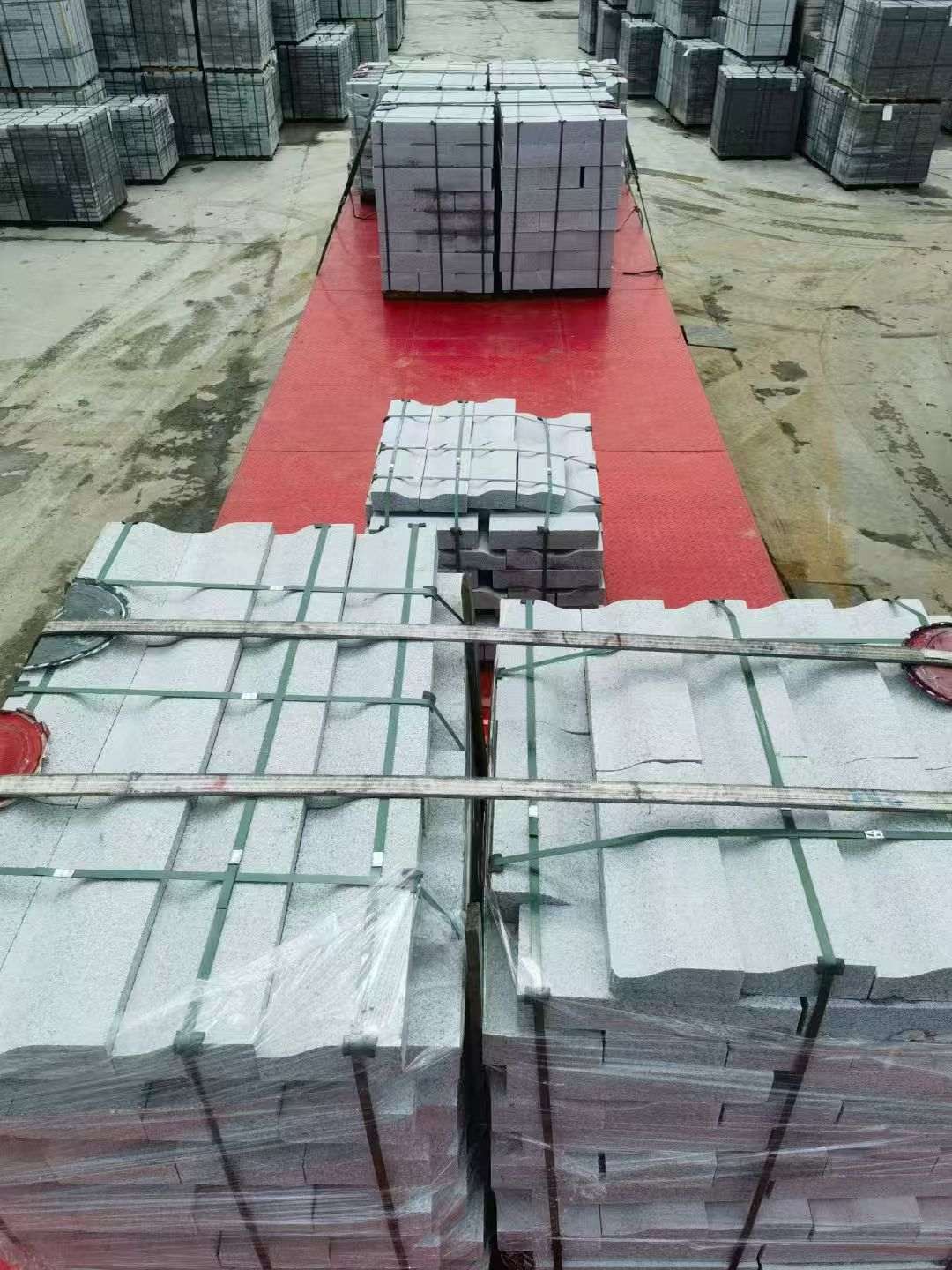 南宁 芝麻白仿形加直形路沿石出货日常