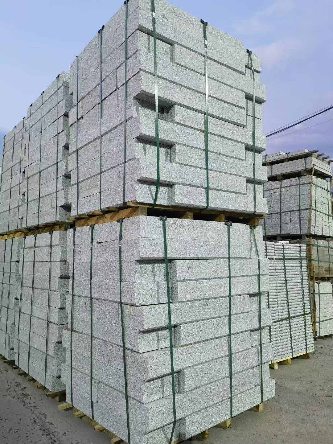 南宁 芝麻白花岗岩路沿石，路缘石，路肩石，道牙，立缘石，马路牙子，街沿石，侧石等