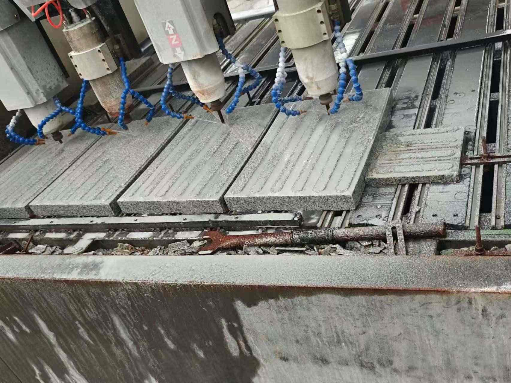 南宁 芝麻白花岗岩荔枝面盲道雕刻