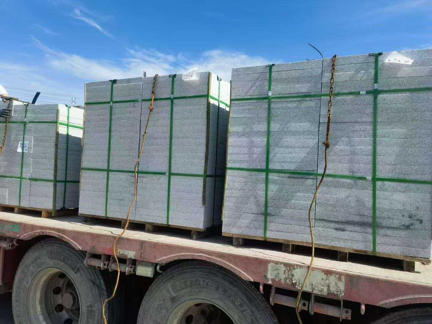 南宁 芝麻白花岗岩地铺石装车日常