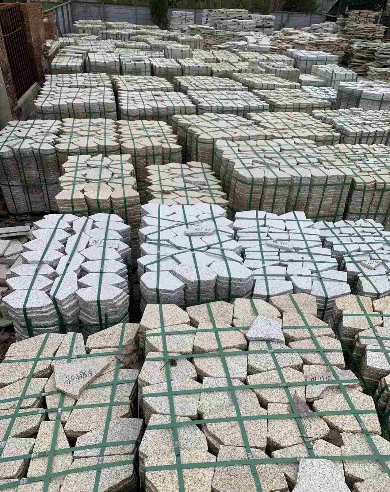 南宁 黄金麻白麻花岗岩荔枝面地铺石(冰裂纹)