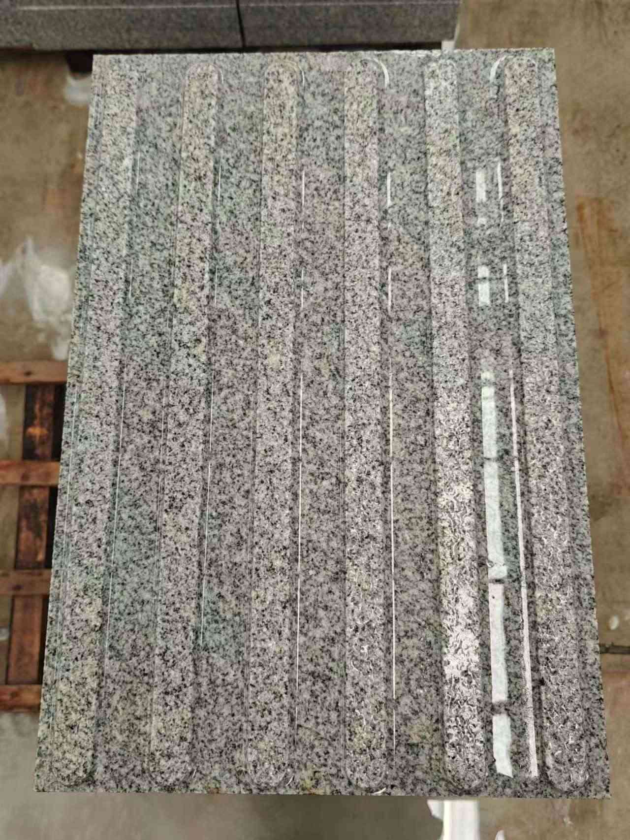 南宁 芝麻白花岗岩荔枝面雕刻盲道，盲条